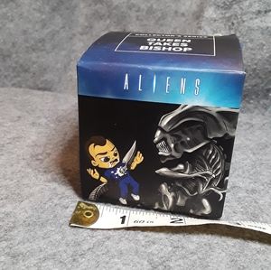 ALIENS Queen takes Bishop collectible